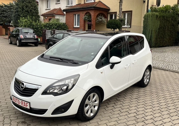 Opel Meriva cena 23900 przebieg: 148000, rok produkcji 2012 z Górzno małe 211